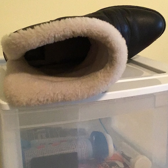 Aquatalia Black Waterproof Leather Shearling Lined Boots - Picture 4 of 5